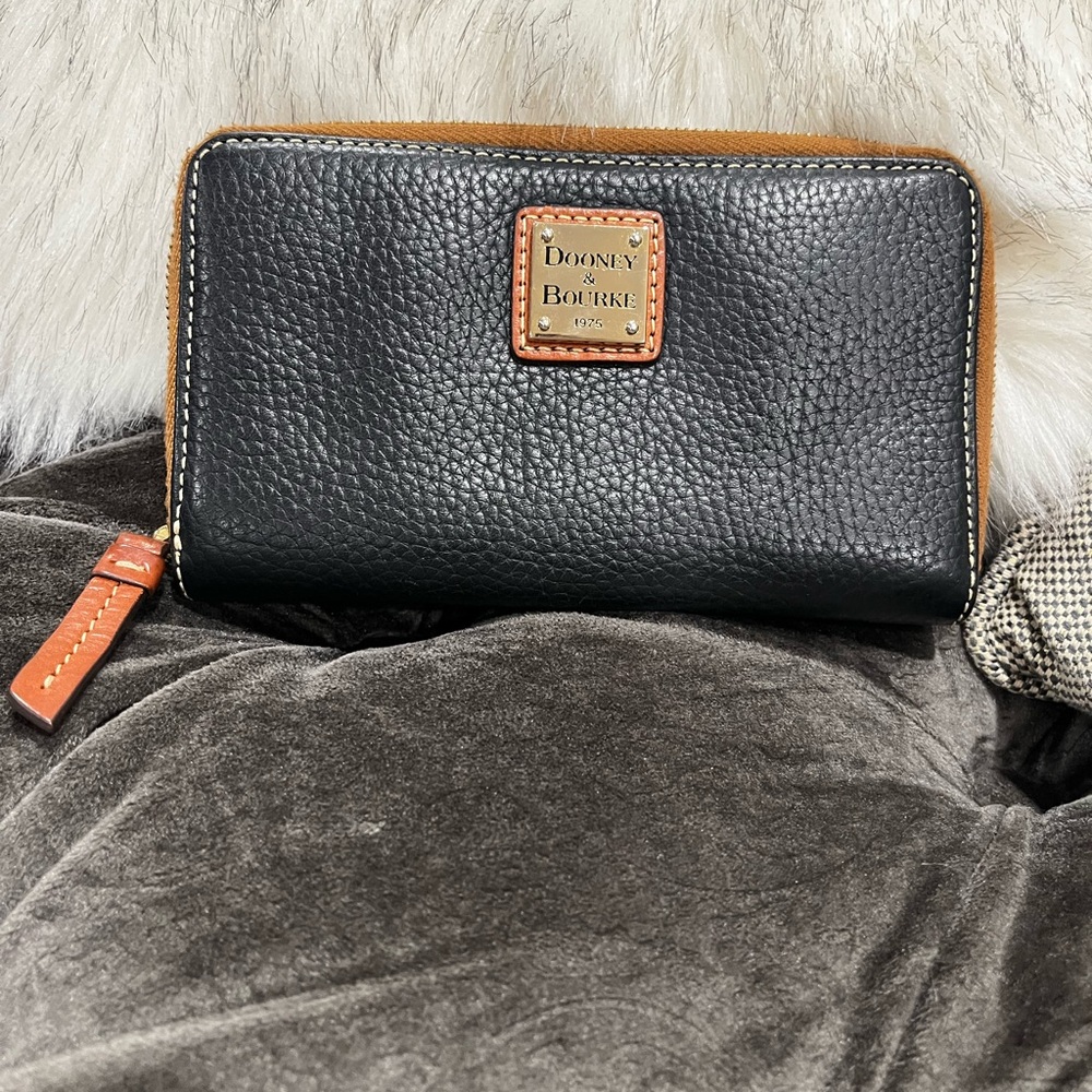 Dooney & Bourke Black Leather Zip Wallet